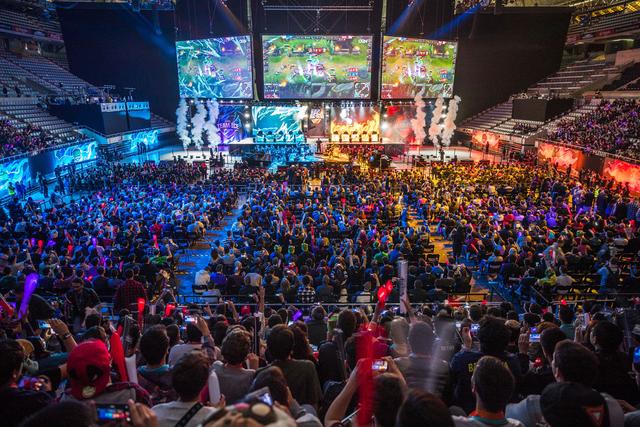 操作大师！ Peanut 的大棒一步一步击败了 Chovy Hanwha Life Esports ，赢得了LCK杯冠军